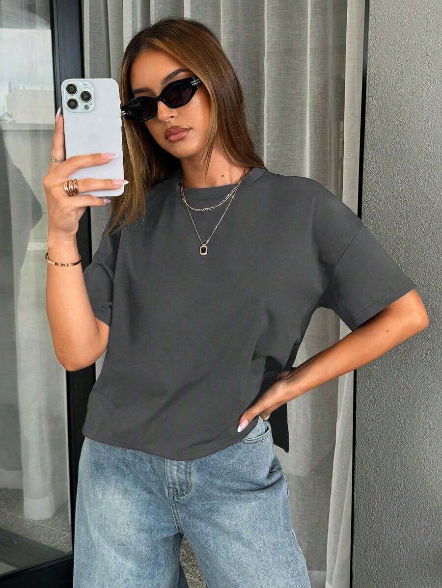 Camiseta básica para mujeres con diseño sencillo de corta por delante y larga por detrás - Gris Oscuro - Ver 1
