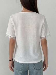 Camiseta de mujer de cuello redondo con encaje de contraste, de manga corta y holgada, para uso casual diario en verano, de vestir informal para mujeres - Blanco - Ver 3