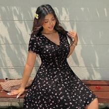 Plus Size V-Neck Short Sleeve Tie-Front Ditsy Floral Casual Dress For Women - Multicolor - Ver 11