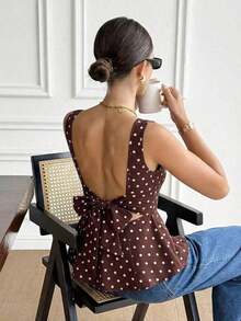 Blusa elegante sin mangas de cuello redondo y espalda descubierta con lazo decorativo, de unicolor, para verano - Marrón - Ver 2