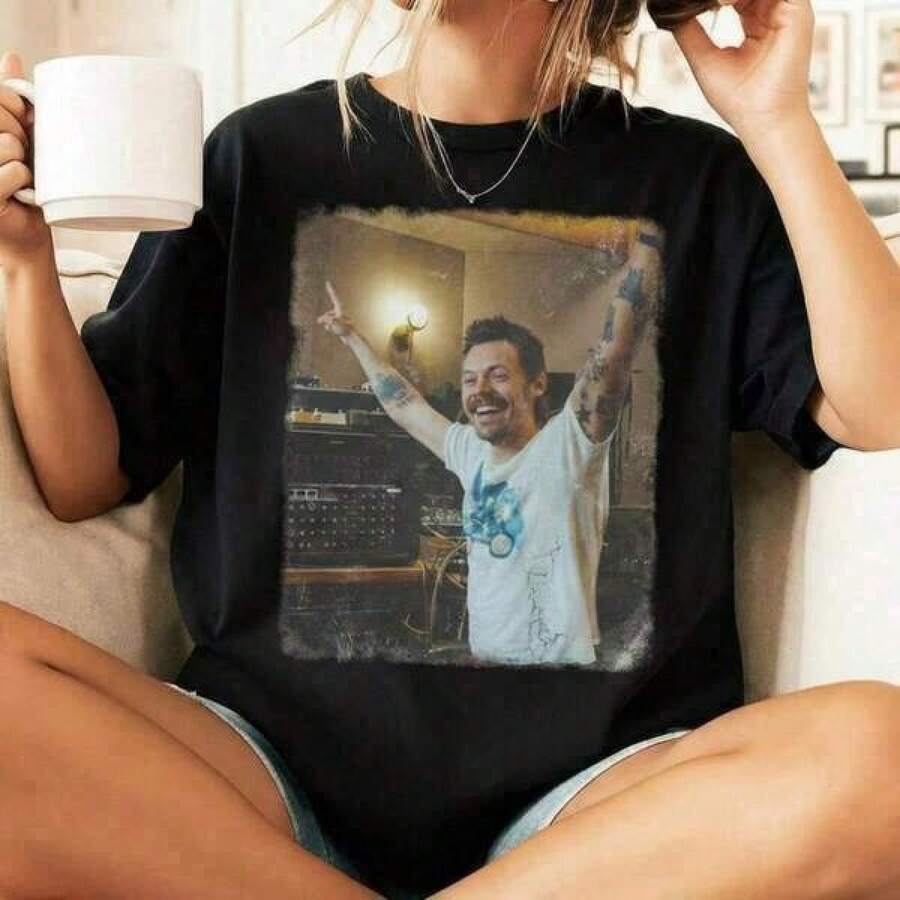2026 Dam Herr Fars Dag T-shirt Herr T-shirt i Ren Bomull Harry Back, Kiss All The Time Discos, Ibland. T-shirt, HS Studio-tröja, Pojkvän-presenttröjor, Grafisk, Andningsbar T-shirt i bomull med rund hals, Designad för utomhusliv, resor, vandringsleder och avslappnad vardagsstil, Casual utomhustopp, Storlek 2Y-10Y, S-XXXL, Kläder för små flickor, T-shirt för mellanstadietjejer, Barnkläder för pojkar, Kläder för mellanstadietjejer, Perfekt present till Miljöns dag, Sista skoldagen och Haitisk flaggdag, Matchande kläder för föräldrar och barn. - Svart - Visa 1
