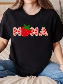 Tops de mujer Nana Strawberry First Birthday Funny Strawberry T-Shirt. Camiseta gráfica para mujer, top casual con estampado gráfico, manga corta, cuello redondo, 100% algodón. La elección perfecta para vacaciones, para usar en todas las estaciones. Tops de verano. - Negro - Ver 1