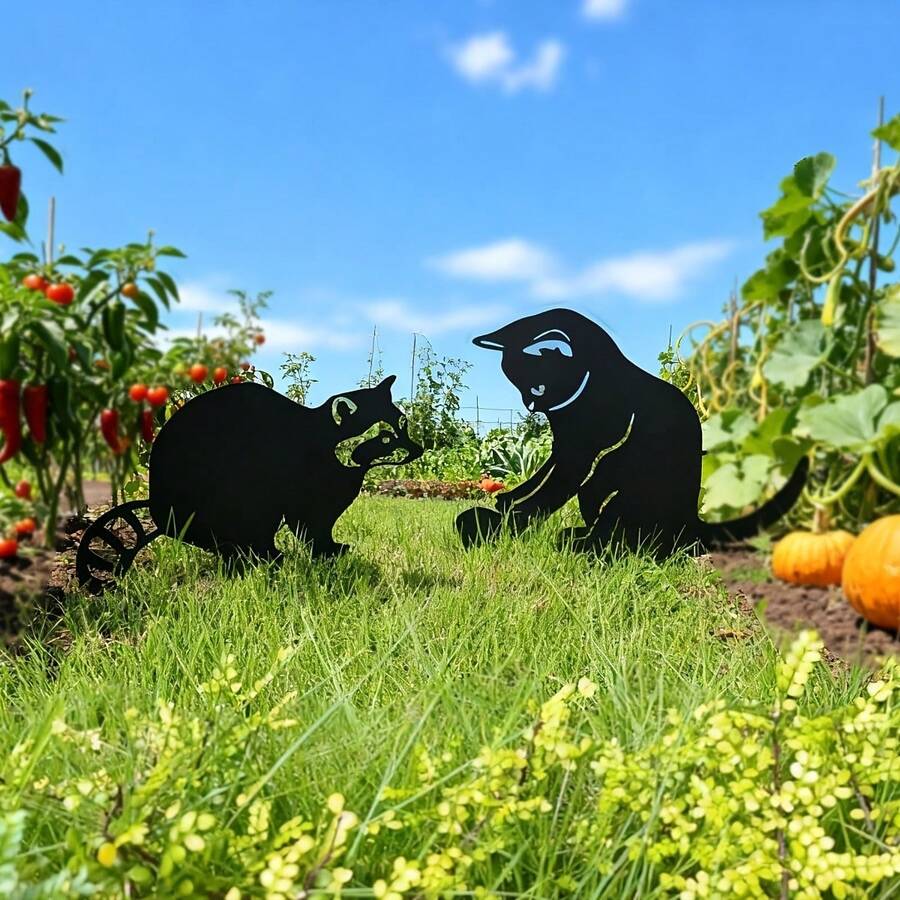 Decoração de Jardim de Metal em Formato de Gato e Guaxinim em Peça Única, Arte de Silhueta de Animal Fofo para Pátio, Ornamento de Gramado para Uso Externo em Qualquer Clima, Adequado para Jardins de Pátio, Presente Ideal para Amantes de Guaxinins e Gatos. - gato - Visão 1