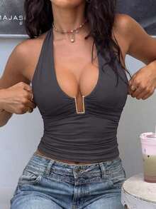 Camiseta corta con cuello halter, escote profundo en V, empalme de metal, espalda descubierta y plisados, adecuada para uso diario, ir al trabajo, citas, vacaciones, Día de San Valentín, verano casual - Gris - Ver 1