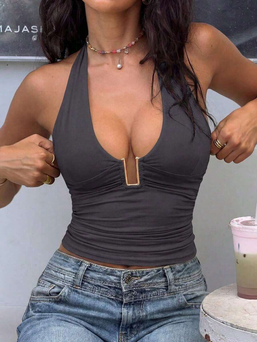 Camiseta corta con cuello halter, escote profundo en V, empalme de metal, espalda descubierta y plisados, adecuada para uso diario, ir al trabajo, citas, vacaciones, Día de San Valentín, verano casual - Gris - Ver 1