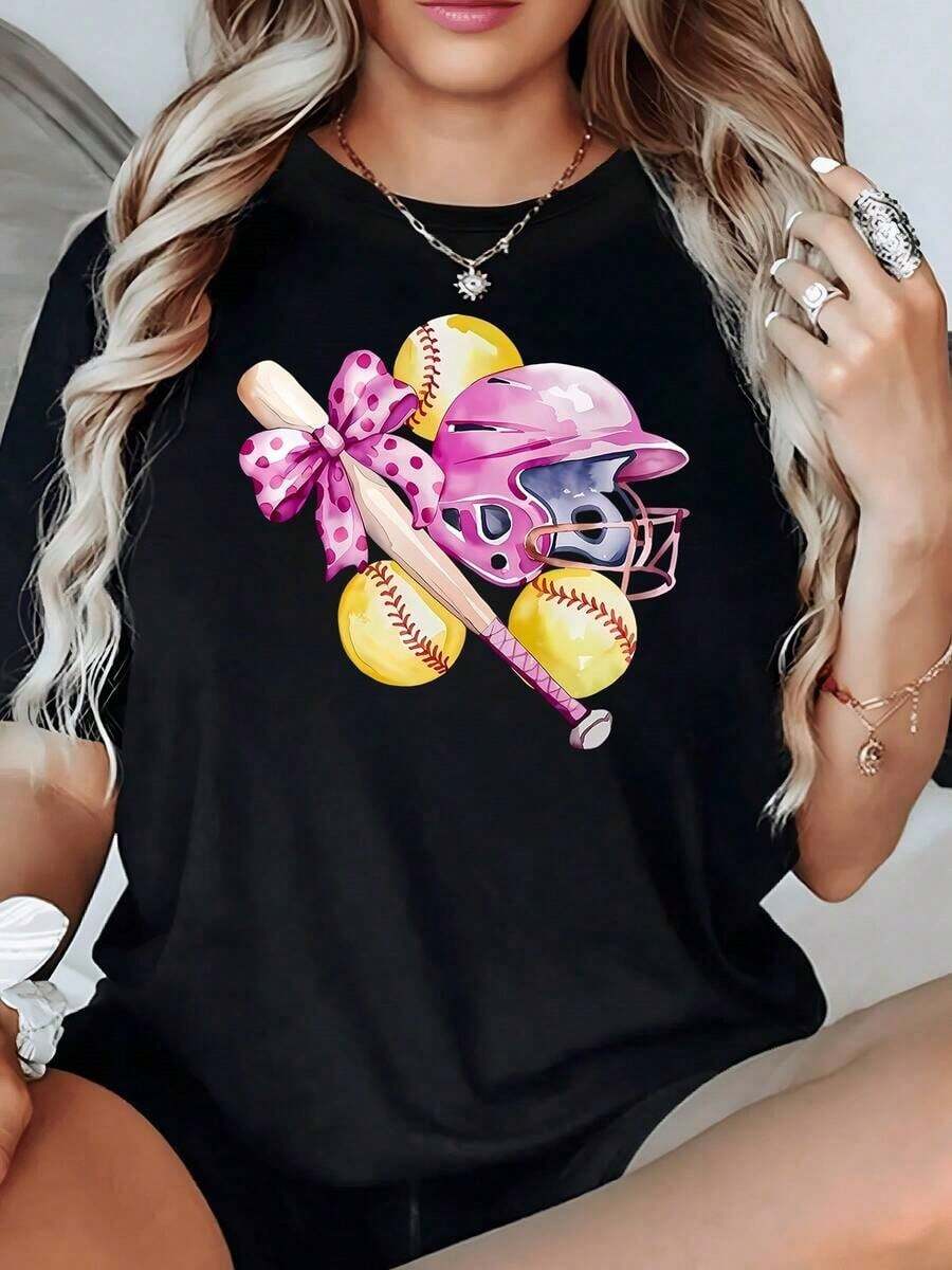 Minimalist Illustration Of A Bright Pink Helmet With A Bat And Softballs Adorned With A Bow, Symbolizing Feminine Energy And Love For Sports. Women's 100% Cotton T-Shirt, Elegant And Comfortable. Women's Simple Solid Color T-Shirt, Loose And Slim Fit Casual Short Sleeve - 黑色 - 查看 1