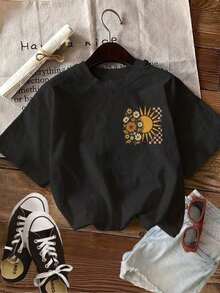 Para chicas adolescentes/mujeres [Impresión a doble cara] Ropa de primavera/verano para mujer en estilo vintage con estampado de sol, flores, hojas, cuadros y pétalos. Camiseta de algodón puro, moderna, casual, de corte regular, manga corta y cuello redondo para mujer 2026 - Impresión de alta calidad, transpirable y cómoda. - Negro - Ver 3