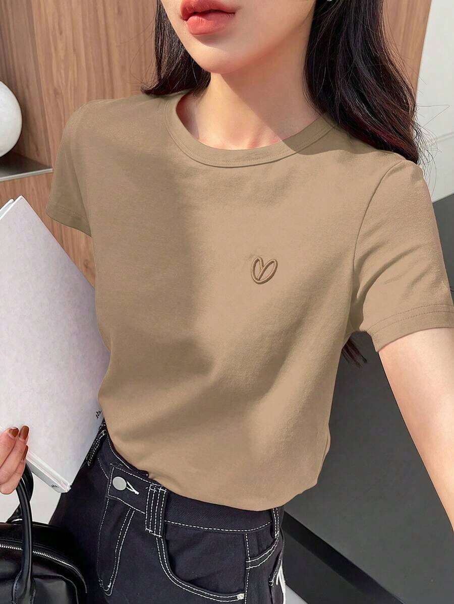 Y2K Style, Modern Style, The Newest Of 2026, Cute Style, Casual Style. Women's Loose-Fitting Casual Summer T-Shirt With Embroidered Heart And Letter Pattern, Red, 180g (S-XXXL) - 全穀類咖啡 - 查看 1