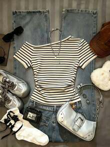 Camiseta casual de mujer con cuello asimétrico y mangas cortas a rayas - Blanco 4 - Ver 2