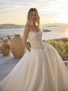 Elegant Sexy Deep V Neck Satin A Line Off Shoulder Backless Wedding Dress with Long Sleeves, Registry Office Dresses Bridal Gown, Evening Party Dress Birthday Party Dress Country Wedding,Romantic Church Ceremony Wedding Dress,Suitable for Wedding, Dating, Party, Singles' Party, Vacation, Formal Occasions, Dinner Dress, Prom Dress, Homecoming Dress, Cocktail Party, Wedding Guest Dress, Graduation - Weiss - Übersicht 2