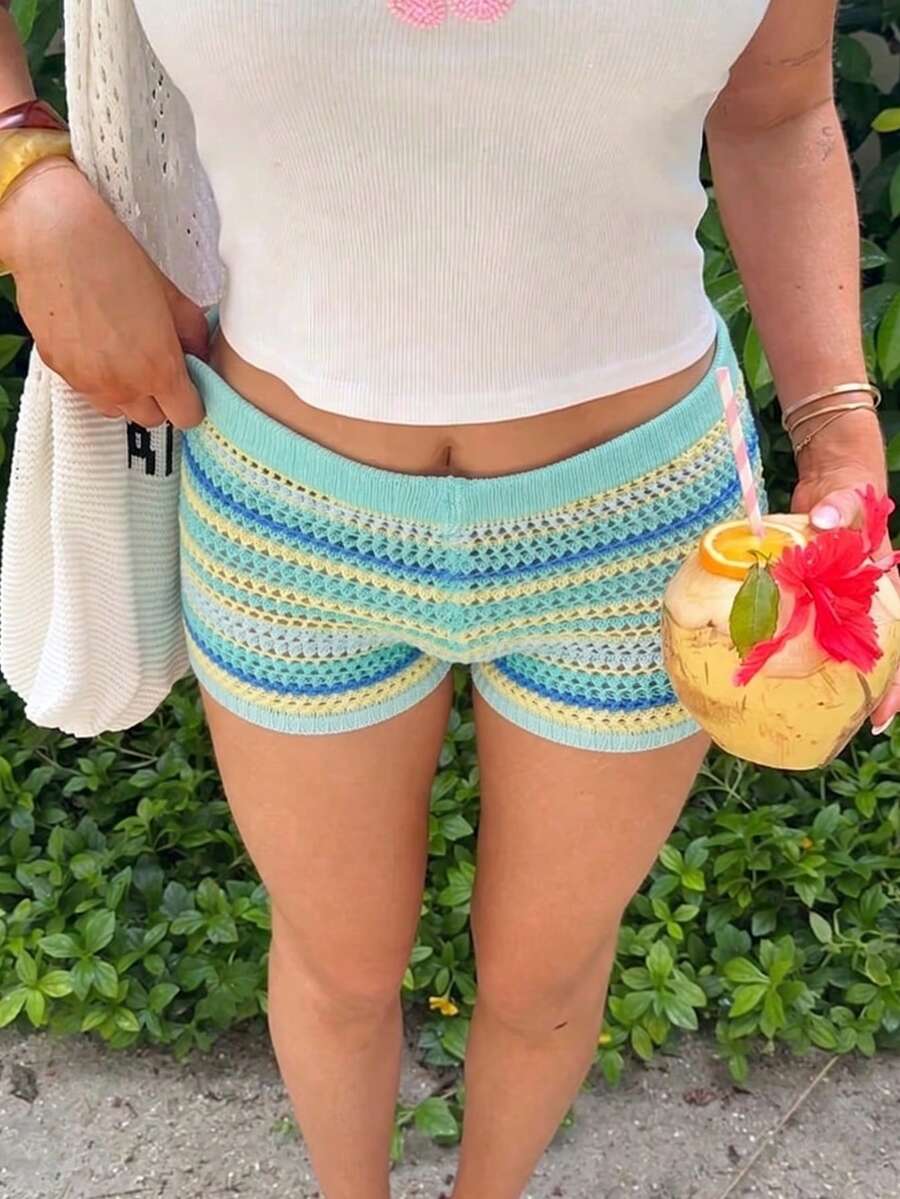 女款夏季度假短褲，針織休閒沙灘穿搭，性感修身夏季休閒短褲，美學風格