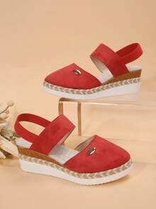 Mila Footwear 女士加大码坡跟厚底闭趾红色绳底沙滩度假风凉鞋，夏季新款撞色弹力带罗马凉鞋 - 紅色 - 查看 6