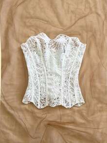 Top corset ajustado con doble capa de encaje con hombros descubiertos, estilo sexy europeo y americano.Body bordado calado.Conjunto de ropa de fiesta blanca para mujer para salir, vestido de invitada de boda, otoño/invierno - Blanco - Ver 3