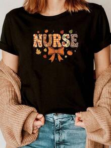 Camiseta Gráfica de Enfermera - Diseño de Calabaza Otoñal con Lazo en Negro, Camiseta Transpirable para Enfermeras, Adecuada para Mujeres y Hombres, Ropa de Trabajo Médico, Regalo para Trabajadores Médicos, Camiseta Casual para el Otoño, Día de Acción de Gracias, Halloween - Regalo Ideal para Enfermeras, Accesorios para Enfermeras, Ropa Temática de Enfermería, Ajuste Cómodo, Camiseta de Trabajo, Camiseta de Cuello Redondo, Material Ligero, Camiseta de Manga Corta, Regalo para Enfermeras, Transpirable y Cómoda. - Negro - Ver 1