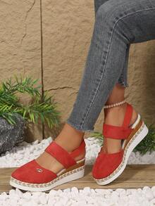 Mila Footwear 女士加大码坡跟厚底闭趾红色绳底沙滩度假风凉鞋，夏季新款撞色弹力带罗马凉鞋 - 紅色 - 查看 4