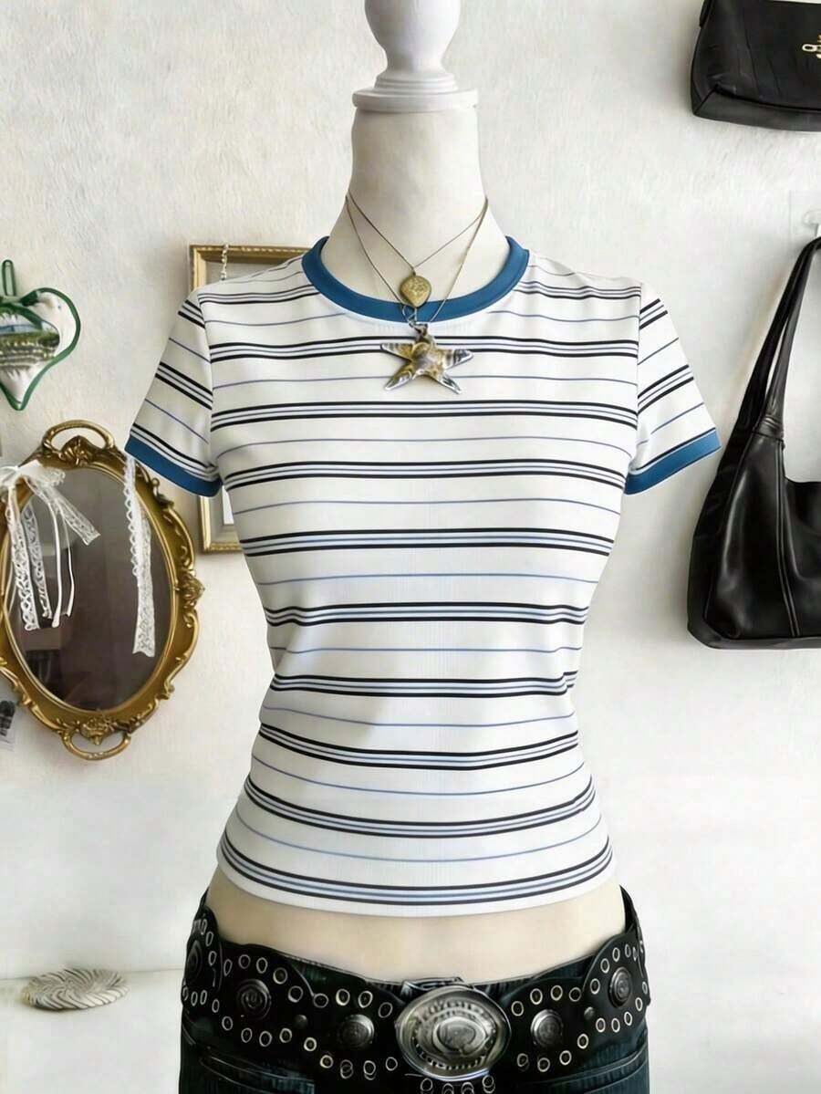 Camiseta de manga corta de ajuste ceñido con estampado digital de rayas de frutas, versátil para mujer.Camiseta con estampado de cerezas todo sobre, camiseta de cerezas, camiseta de rayas, camiseta de frutas - Blanco - Ver 1