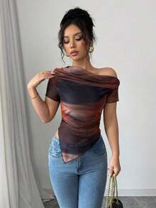 Camiseta de manga corta con hombros oblicuos y estampado de teñido anudado para mujer - Multicolor - Ver 3