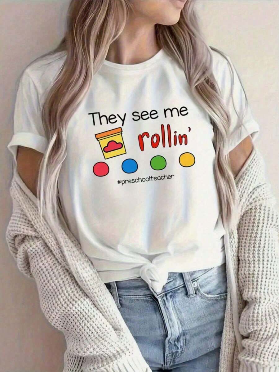 2026 Mujeres Divertido Preescolar Maestro Camisa - Ellos Ver Yo Rollin' Juguetón Gráfico Tee Con Parque infantil Diseño - Elástico Informal Superior Para Guardería Cumpleaños Regalo Para Maestros - Máquina Lavable Todos los días Conjunto de ropa Guardería Maestro Regalos, Juguetón Maestro Camisa No transparente Material: Camiseta - Blanco - Ver 1