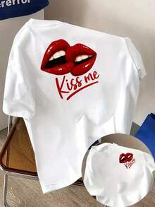 Camiseta tipo túnica para mujer con estampado de labios blancos "Kiss Me" y labios rojos - Labios rojos llamativos y letras doradas de acento, manga corta, cuello redondo, blusa casual de verano, lavable a máquina, top de primavera/otoño para el Día de San Valentín, fiestas y atuendos casuales (diseño con el eslogan "Kiss Me") - Corte relajado, elasticidad media, estampado frontal y trasero, elegante y cómoda, sin volumen, tela suave, corte clásico, adecuada para usar en capas o como prenda independiente, camiseta estilo Y2K. - Blanco - Ver 1