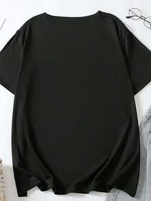 Playera Femenina Estilo Cute con Estampado de Fresas, Moños y Flores – Juvenil, Cómoda y a la Moda - Negro - Ver 2