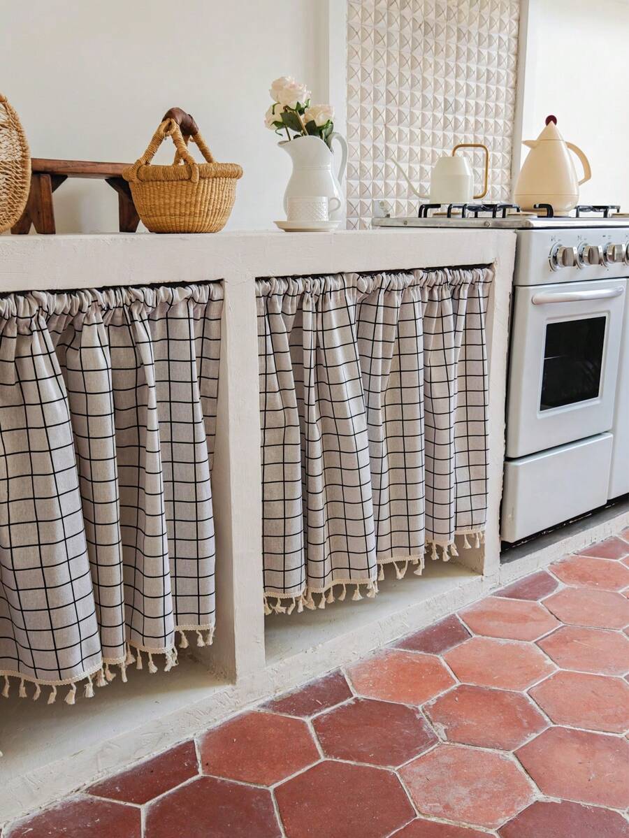 1 pièce Rideau de placard de cuisine, texture en lin, imprimé à carreaux noirs, décoration à franges beiges, jupe d'évier à volants courts, housse anti-poussière et de confidentialité pour étagères ouvertes, décoration de cuisine minimaliste nordique (tringle non incluse) - carreaux blancs - Voir 1