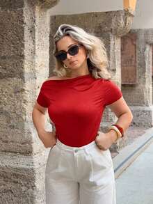 Mujeres Camiseta casual de manga corta ajustada y lisa con un hombro descubierto para uso diario en primavera y verano - Rojo - Ver 7