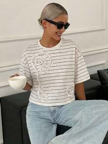Blusa casual de verano para mujer con cuello redondo, manga corta suelta y 3D plisada con flor - Gris - Ver 5