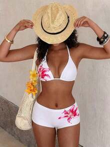 Traje de baño con estampado floral de moda: Top de bikini tipo camiseta con estampado de loto negro + Bottom de traje de baño de talle alto - Conjunto de traje de baño elegante y cómodo para vacaciones de verano, playa y uso en resort en color rojo - Blanco - Ver 1
