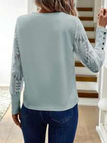 Blusa de mujer con mangas de encaje floral, parches y tejido de gofre, color blanco - Celeste - Ver 2
