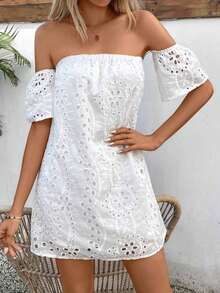 Vestido de verano de unicolor para mujer con hombros abiertos, con patrón bordado calado, mini vestido corto para vacaciones y playa - Blanco - Ver 4