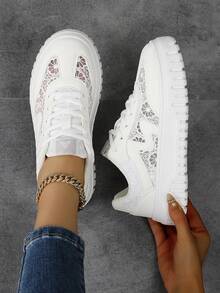 Women's Low-Top Sneakers, Casual Skate Shoes, Student Shoes, Fashion Color Blocking Design, Lace-Up, Breathable, Comfortable, Suitable For All Seasons - White - View 1