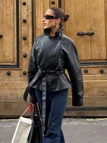 Chaqueta ligera con cuello de solapa y cinturón de piel sintética para mujer SHIBASHAN, abrigo de manga larga de piel sintética de moda color negro - Negro - Ver 3