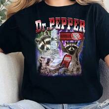 2026 Dam Herr Fars Dag T-shirt Vintage Dr. Pepper Tröja, Retro Dr. Pepper Sweatshirt & Present Till Dr. Pepper-älskare Toppar För Kvinnor, Herrkläder, Flickkläder, Flicktoppar, Pojkkläder, Kläder För Flickor, Sommartoppar, Sommarkläder, Grafisk, Semesterkläder För Kvinnor Storlek 2Y-10Y, S-XXXL, Kläder För Små Flickor, T-shirt För Tonåringar, Barnkläder Pojkar, Kläder För Tonårspojkar, Perfekt Present Till Världsmiljödagen, Sista Skoldagen och Haitisk Flaggdag, Matchande Kläder För Föräldrar Och Barn - Svart - Visa 1