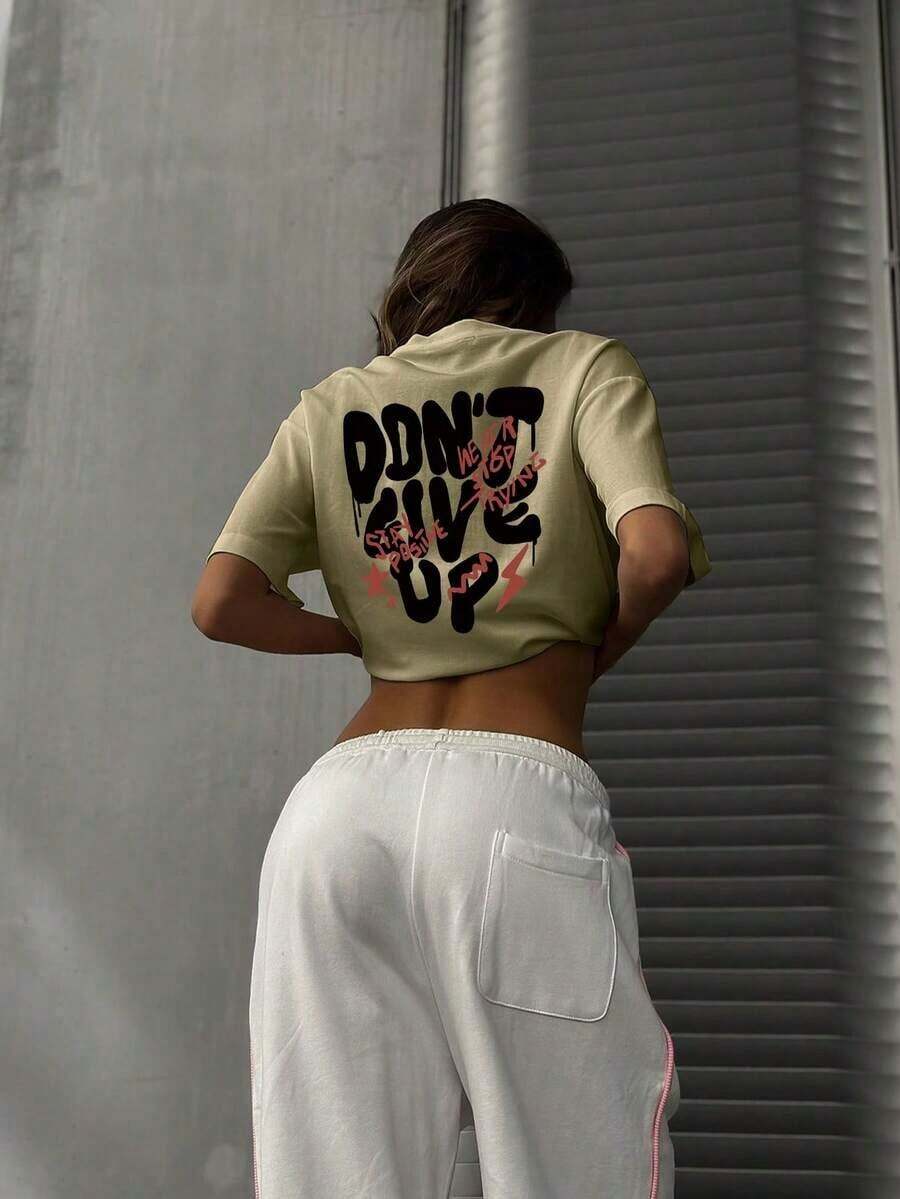 Camiseta casual unisex de estilo urbano con gráfico en inglés "Never Give Up", adecuada para primavera, verano y todas las estaciones, color blanco - Caqui - Ver 1