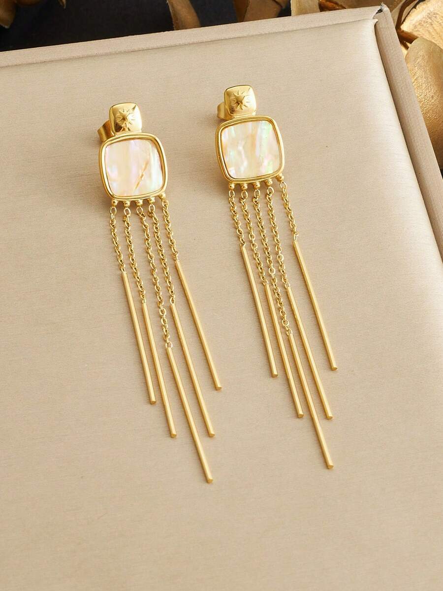 1 đôi bông tai dài bằng thép không gỉ mạ vàng, kiểu dáng retro, đính vỏ sò, có tua rua. - hình học - Xem 1