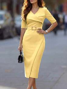 Vestido ajustado con cuello en V cruzado, sin mangas, hebilla metálica y abertura para mujer - Amarillo - Ver 3