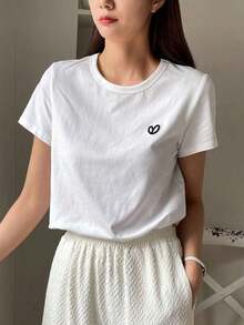 Y2K Style, Fashionable Style, Newest 2026 Style, Cute Style, Casual Style. Women's Short-Sleeved T-Shirt With Embroidered Heart And Letter Design For Valentine's Day, Casual And Work Style. 180g (S-XXXL) - 白色的 - 查看 9
