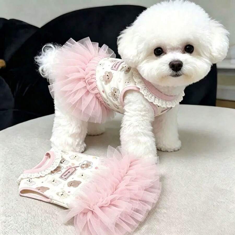 一件轻薄透气的狗狗连衣裙，适合贵宾犬、泰迪犬、比熊犬等小型犬，可作凉背心、猫咪夏季公主裙、小型犬公主风蓬蓬裙等穿着。