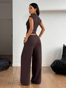 PETITE Conjunto de 2 piezas para mujer, de verano, color sólido, con cuello alto, blusa plisada y pantalones, ropa casual para mujer, ropa de entrenamiento para mujer, ropa de verano para mujer, conjuntos casuales para mujer, conjunto de dos piezas marrón para mujer, conjunto de dos piezas de pantalones para mujer, conjunto casual de dos piezas, conjunto cómodo de dos piezas, conjunto de pantalones marrones para mujer, conjunto de dos piezas de pantalones tipo mono marrón para mujer. - Marrón - Ver 2