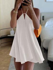 Vestido curto feminino sexy com decote em V profundo, alças finas, costas nuas, modelagem solta em A, camadas com babados na barra, ideal para férias, uso casual e festas tropicais elegantes no verão. Branco. - Branco - Ver 4