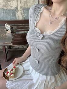 女士蕾丝边蝴蝶结针织上衣，可爱甜美灰色短袖针织衫，蕾丝花边修身短款蝴蝶结系带针织衫，适合夏季外出、返校和度假穿着。 - 灰色 - 查看 3