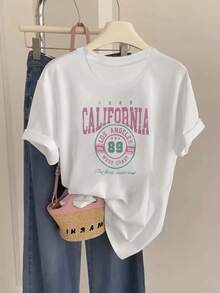 La camiseta de cuello redondo California 89 West Coast Printed 100% Pure está hecha de un tejido de color sólido, moderno y elegante. Está especialmente diseñada para el verano y es adecuada para uso diario casual. - Blanco - Ver 1
