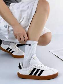 Giày thể thao cổ thấp adidas VL COURT 3.0 thoải mái và đa năng, sản xuất tại Đức, dành cho cả nam và nữ, màu đen và trắng. - Đen và trắng - Xem 4