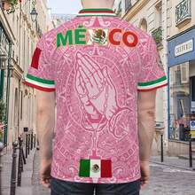 New Light Pink Virgencita & San Juditas  Calendar Plus-Size Mexican Soccer Jerseys For Men And Women, Casual Street Style Y2K Fan Apparel For Spring And Summer. Comfortable, Breathable, Retro V-Neck All-Over Graphic T-Shirt With Mythological Creatures And Stylish Prints. Perfect For Soccer Matches And Casual Sports. This Short-Sleeved Top Is The Perfect Gift For Men, Dads, And North American Soccer Fans. 100% Polyester. Mexican Flag, Cross, Jesus, God - 粉紅色 -1件 -B - 查看 6