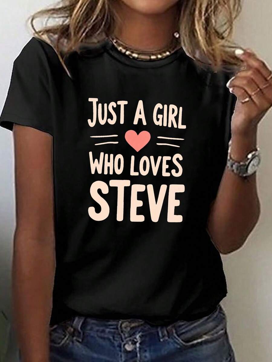 Camiseta gráfica "JUST A WHO LOVES STEVE" - Camiseta casual de manga corta y cuello redondo para mujer, diseño con estampado geométrico, tela de elasticidad media, lavable a máquina, cómoda para todas las estaciones, estilo lindo, moda primavera/verano, corte relajado, estampado duradero. Para el verano. - Negro - Ver 1