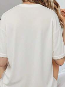 Women's Casual T-Shirt, Ideal For Everyday Wear And The Office. Made From 100% Natural Fabric With A Cute Letter And Number Print. Slim Fit, Casual Style, Perfect For Spring, Summer, And Fall. Short Sleeves. Women's Clothing. - 白色的 - 查看 2