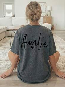 Camiseta de Mujer con Estampado Doble Cara Delantero/Trasero - Manga Corta, Cuello Redondo, Estilo Casual, Adecuada para Vestimenta Informal, Lavable a Máquina, con Estampado de "Auntie" y Corazón, Estilo No Tipo Blusa para Combinar o Usar como Capa, 100% Algodón - Gris Oscuro - Ver 3