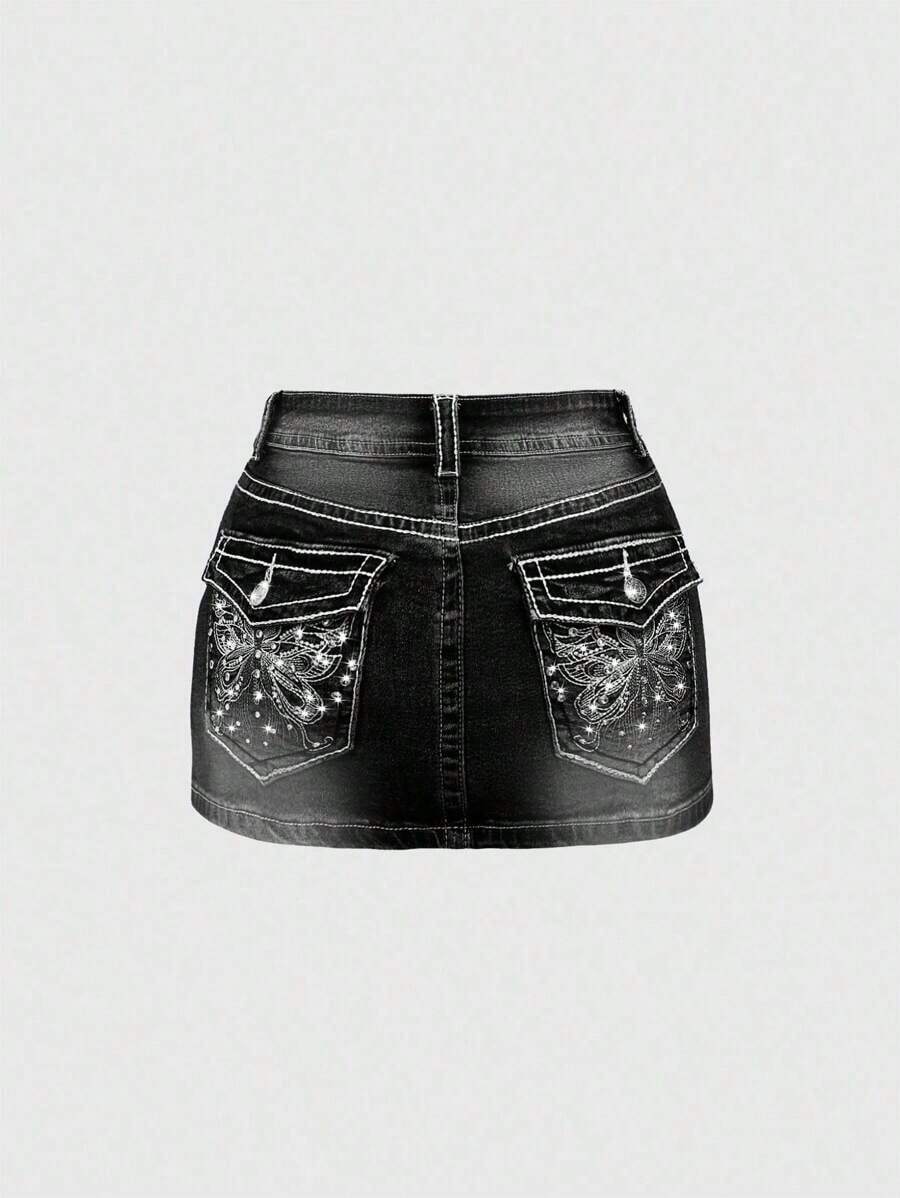 J-Fashion Minifalda de mezclilla con bordado de mariposa, cintura baja, ajustable y de color contrastante, estilo vintage Y2K para mujeres - Negro - Ver 1