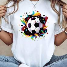 Camiseta para Mujer con Estampado de Letra "C" y Texto Dorado, Manga Corta - Blanco - Ver 1