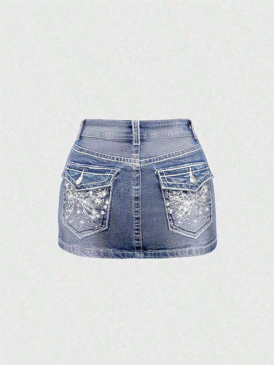 J-Fashion Minifalda de mezclilla con bordado de mariposa, cintura baja, ajustable y de color contrastante, estilo vintage Y2K para mujeres - Lavado ligero - Ver 1